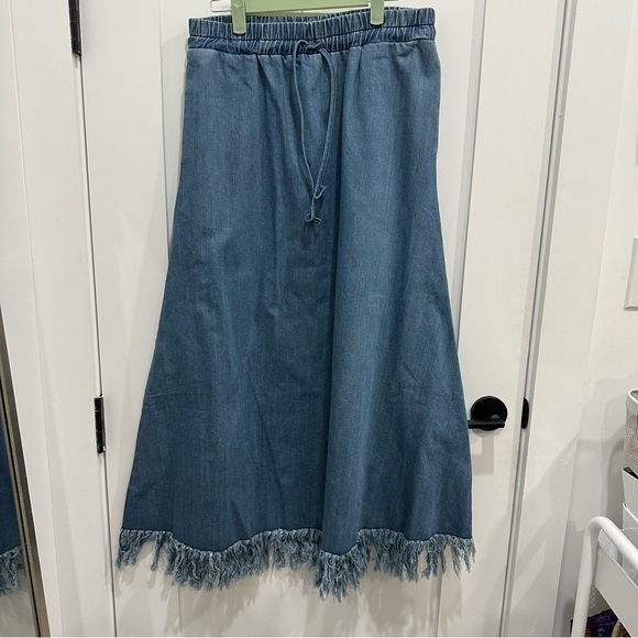 Vale Denim Maxi Skirt with Fringe Hem Size US 4 - Picture 1 of 6